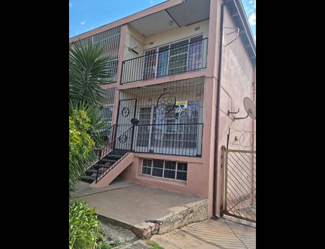 3 BEDROOM APARTMENT FOR SALE IN WEST TURFFONTEIN